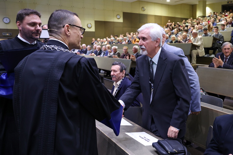 FER Zlatne diplome119_71125.JPG