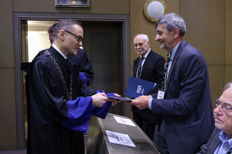 FER Zlatne diplome101_71125.JPG