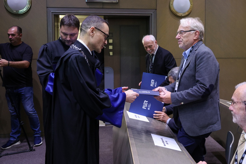 FER Zlatne diplome102_71125.JPG