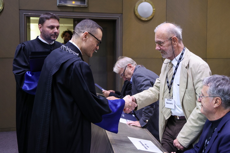 FER Zlatne diplome103_71125.JPG